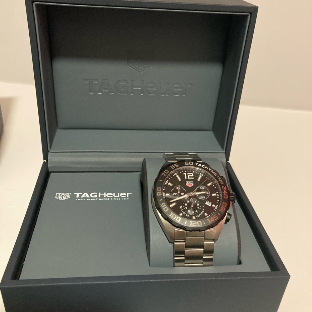 New unused authentic with warranty card Tag Heur Formula 1 chronograph watch - Picture 17 of 17